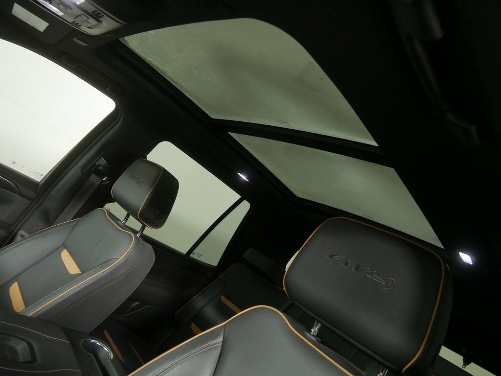 Used 2024 GMC Yukon AT4 w/ Technology Package image 10