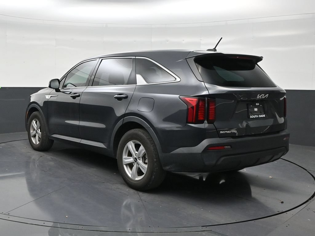 Used 2023 Kia Sorento LX FWD image 3