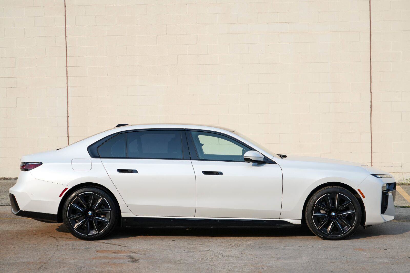 Used 2023 BMW i7 xDrive60 w/ Executive Package 2 AWD/4WD image 66