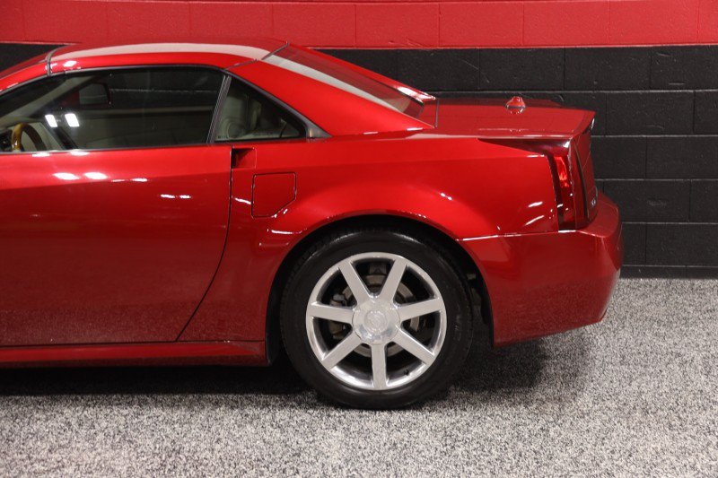 Used 2005 Cadillac XLR RWD image 22