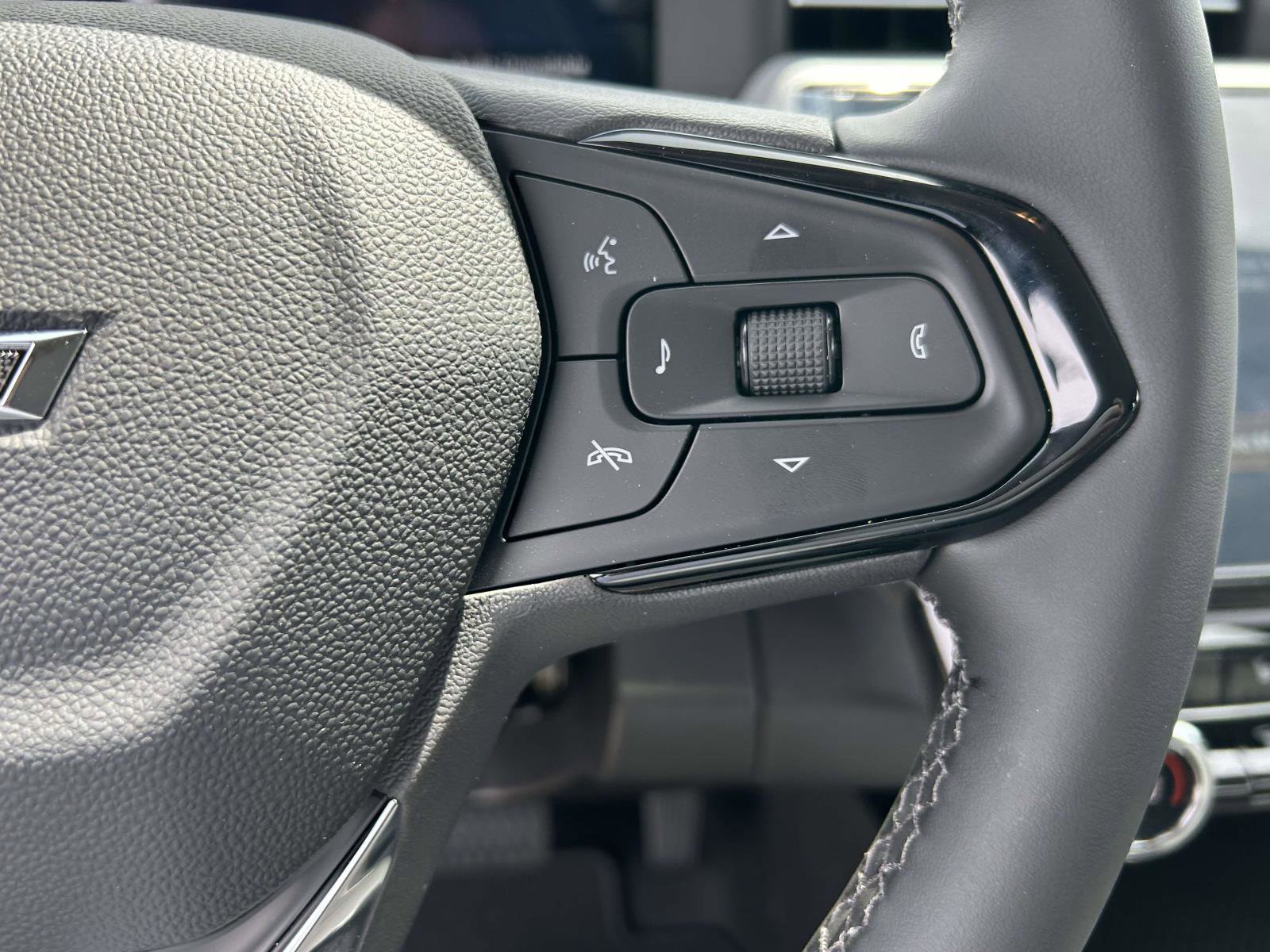 New 2027 Chevrolet Bolt LT w/ Comfort Package FWD image 22