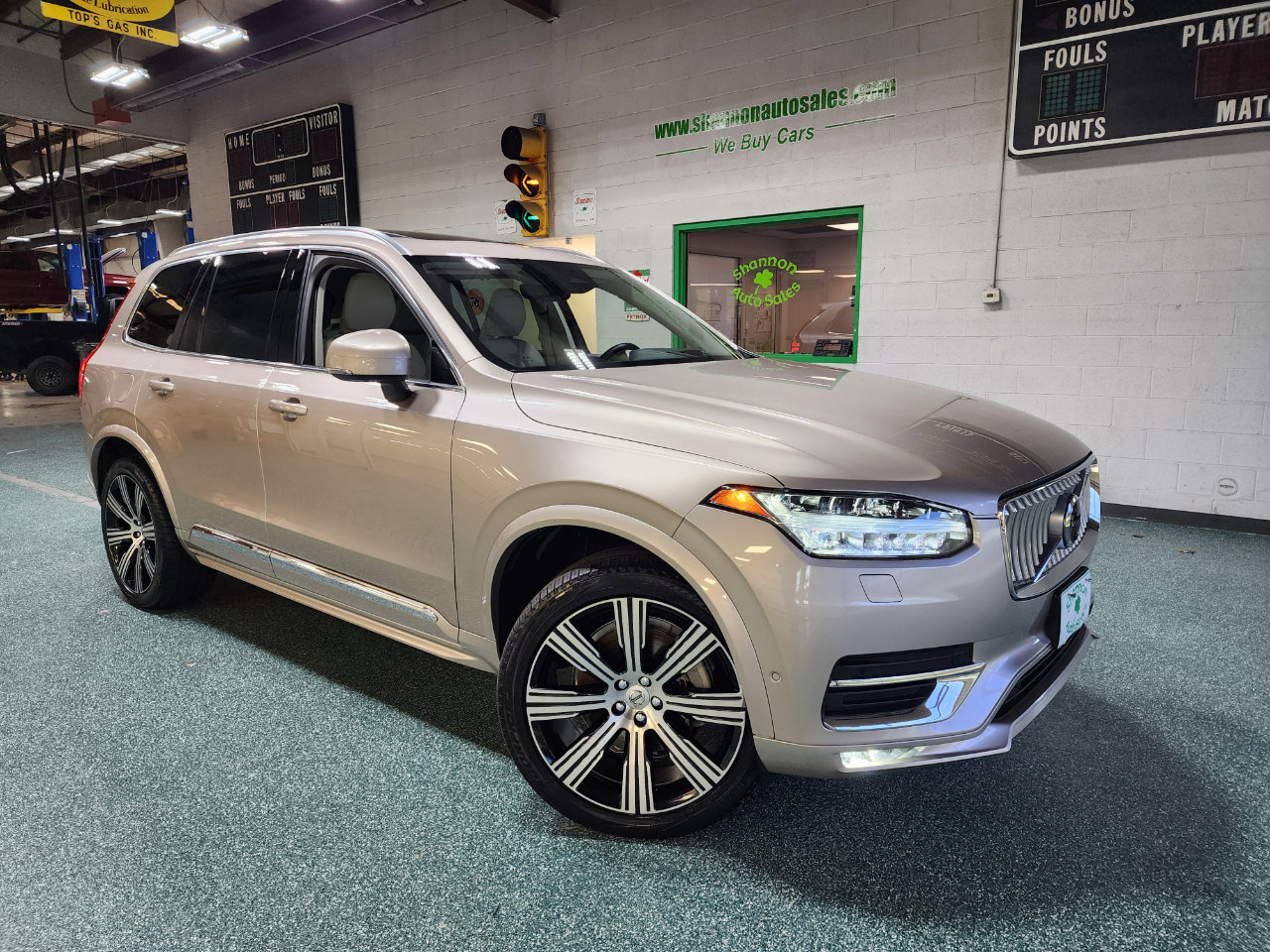 Used 2023 Volvo XC90 B6 Ultimate w/ Protection Package Premier image 14