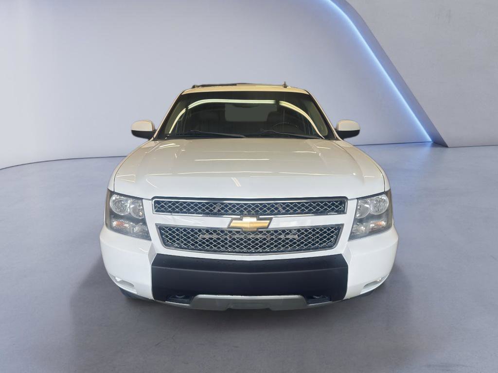 Used 2011 Chevrolet Avalanche LT w/ Luxury Package image 2