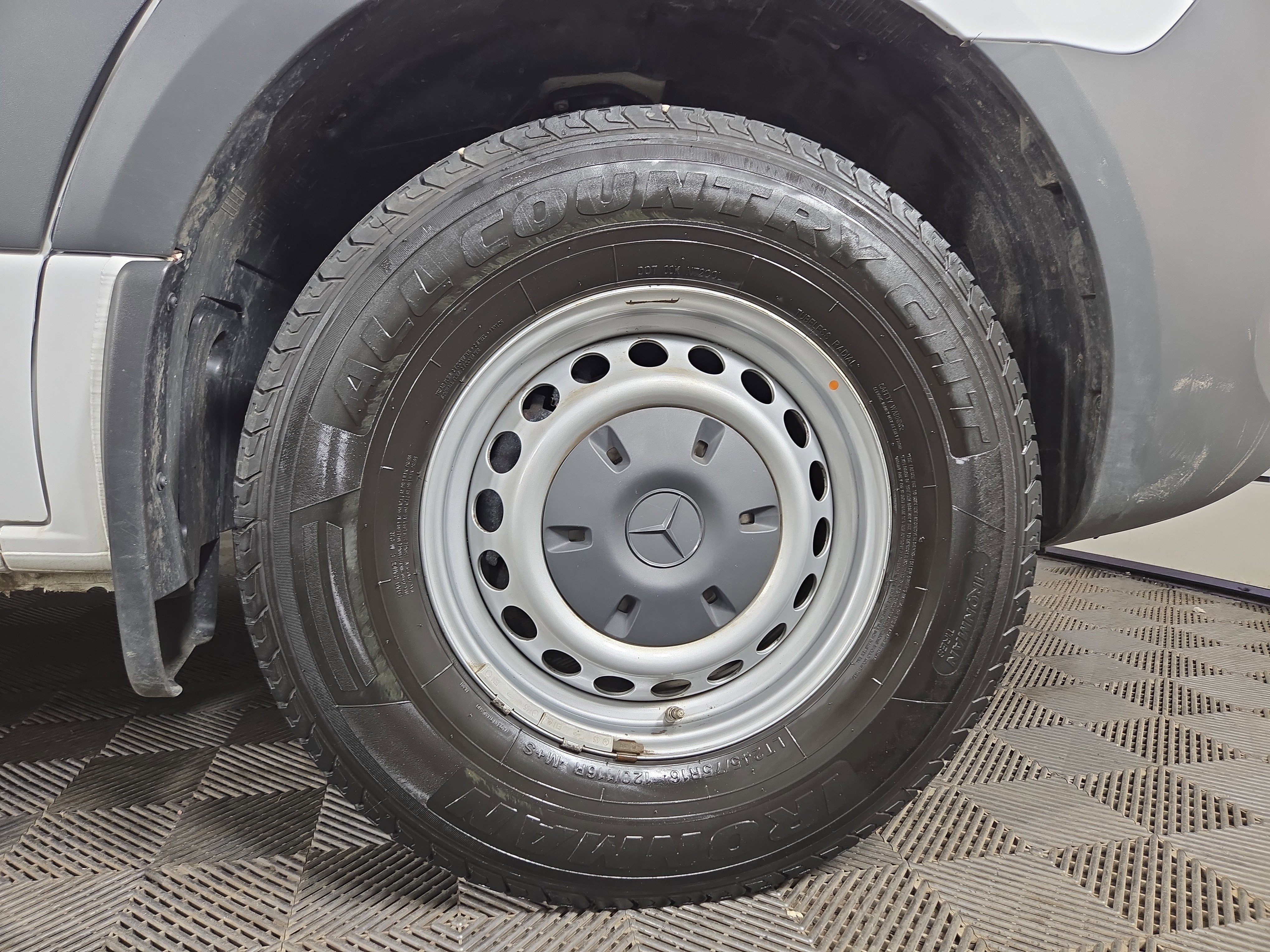 Used 2025 Mercedes-Benz Sprinter 2500 image 32