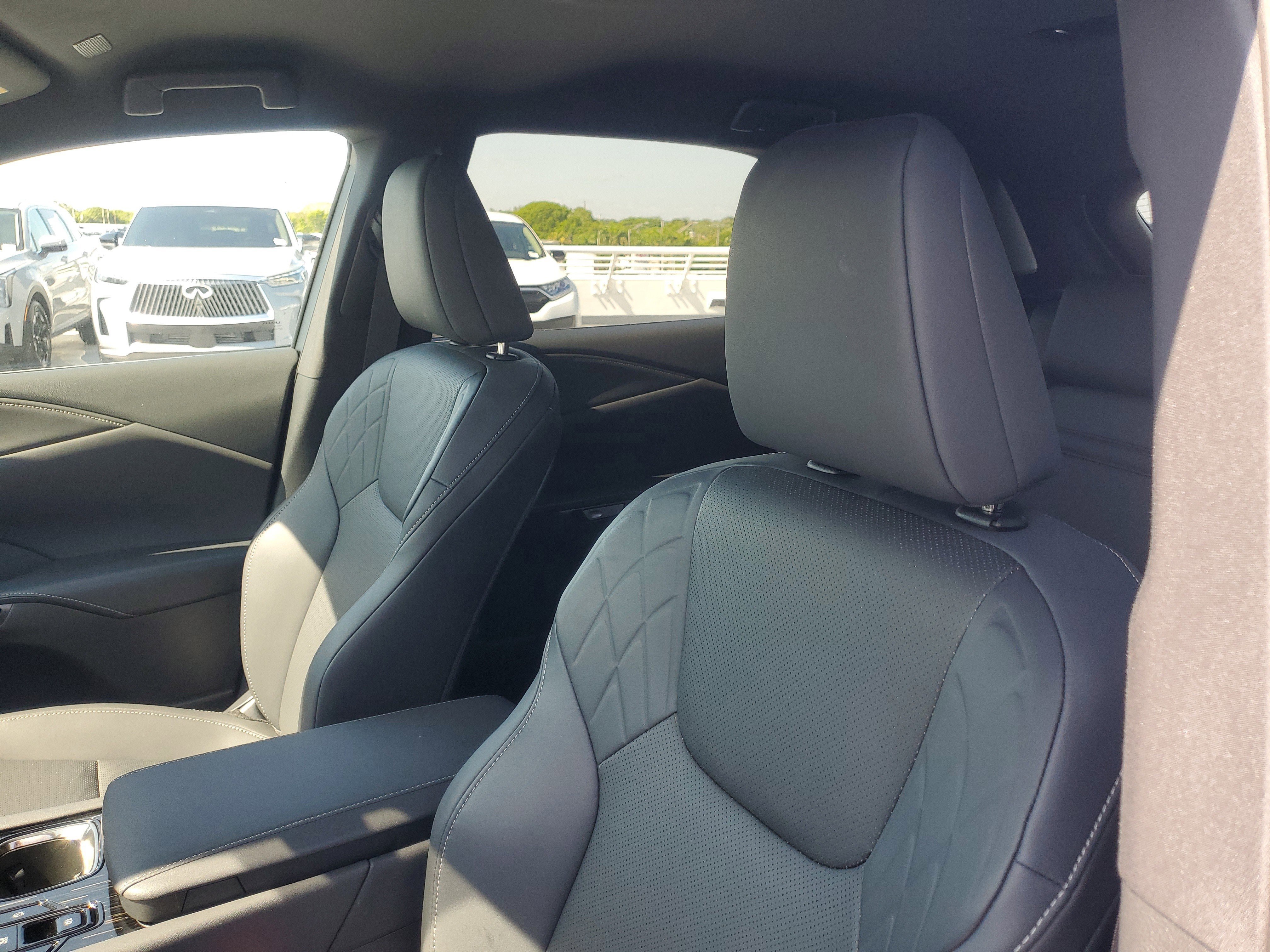 Used 2025 Lexus RX 350 FWD w/ Technology Package image 17