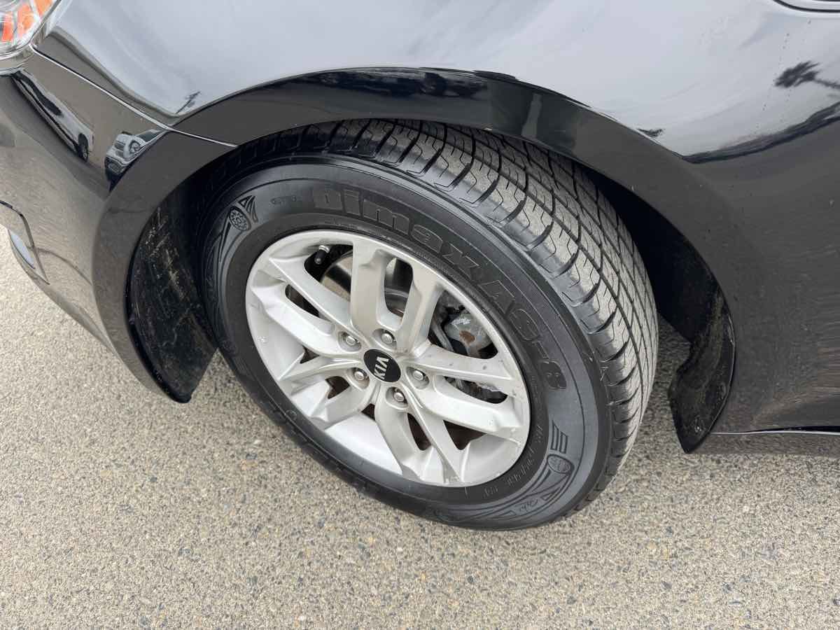 Used 2011 Kia Optima LX w/ Convenience Pkg image 29