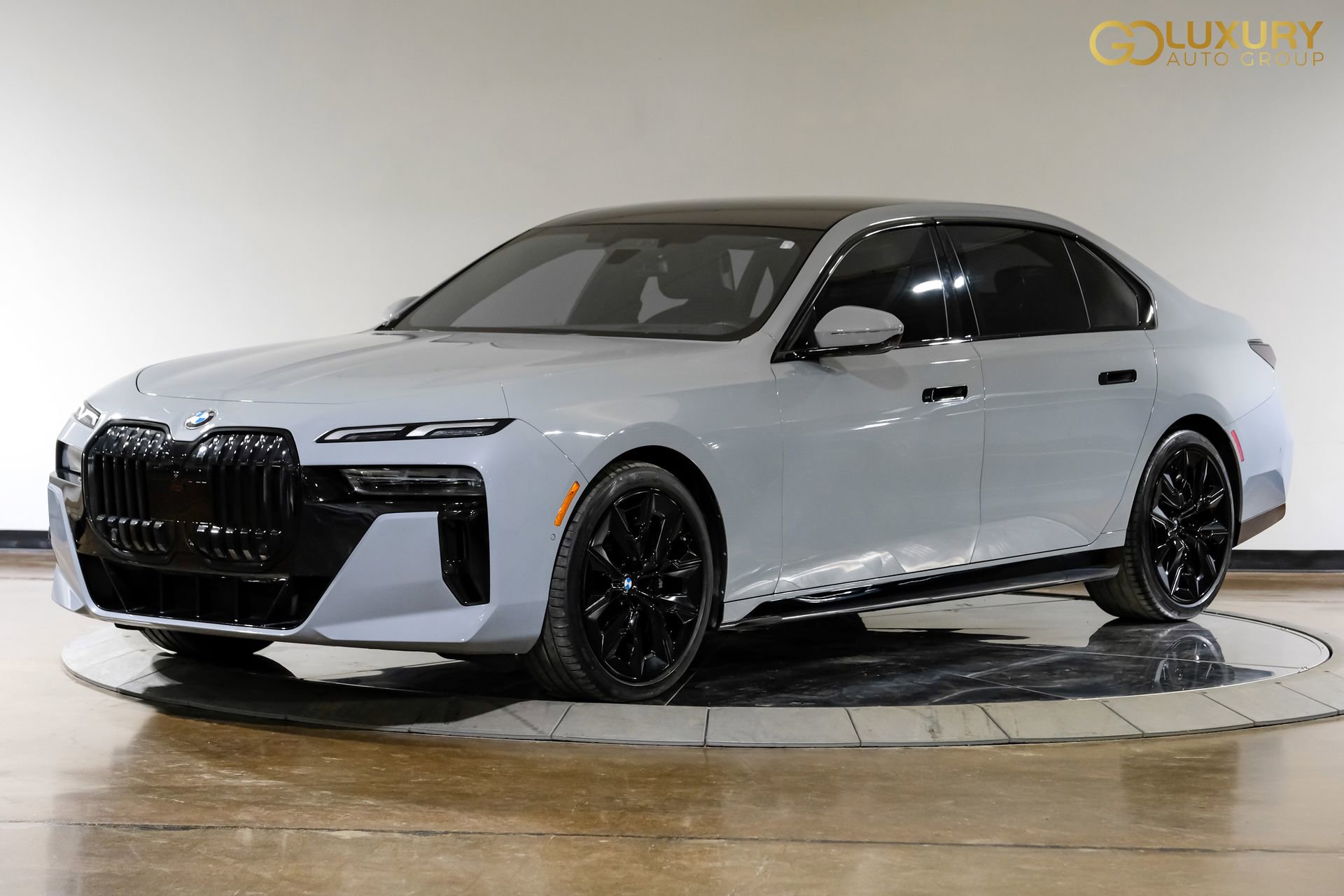 Used 2023 BMW 740i image 8