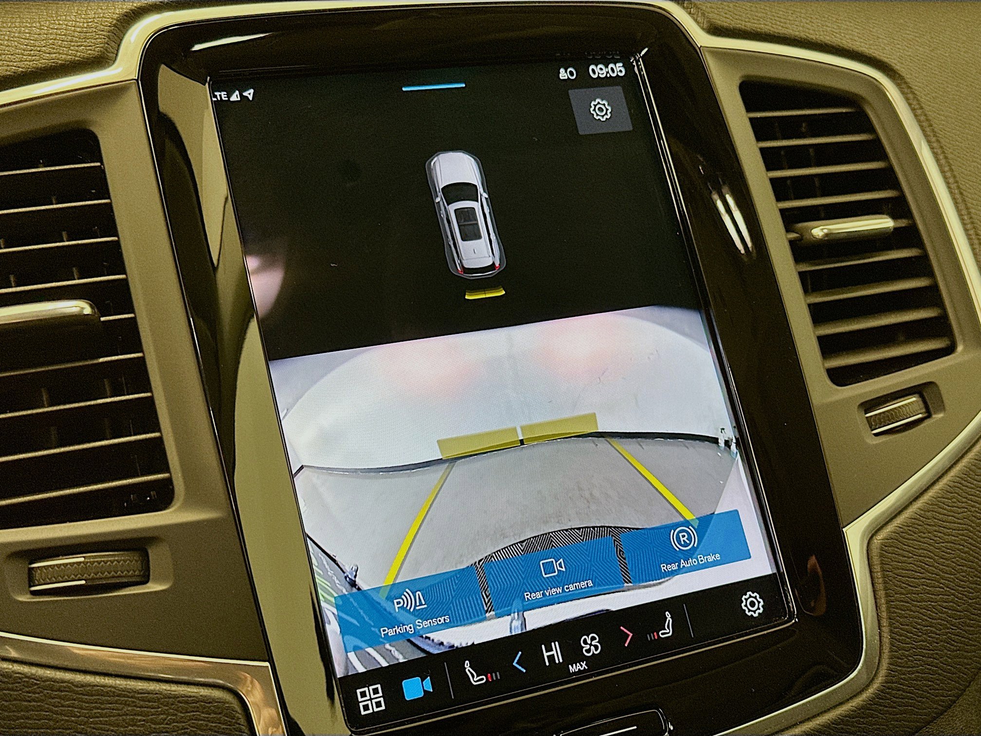 Used 2025 Volvo XC90 B5 Core image 23