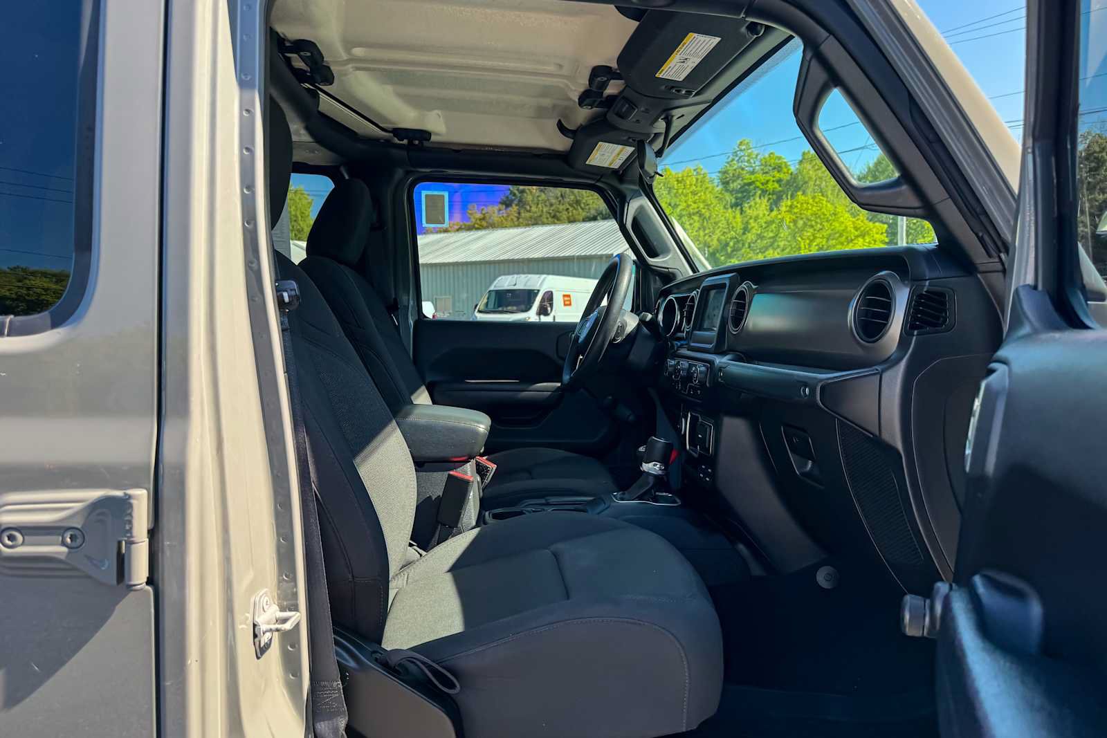 Used 2022 Jeep Gladiator Sport AWD/4WD image 9