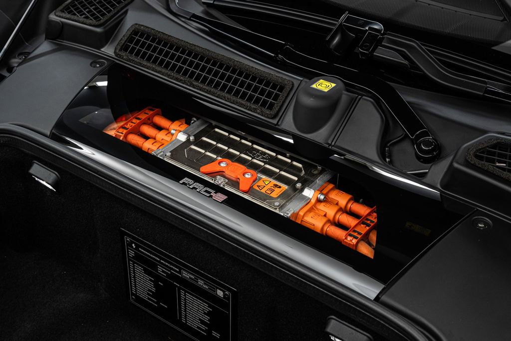 Used 2023 Ferrari SF90 Spider Base image 14