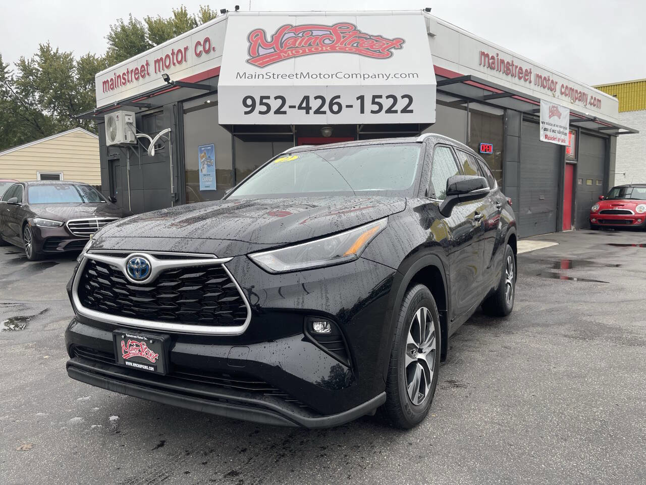 Used 2022 Toyota Highlander XLE image 2