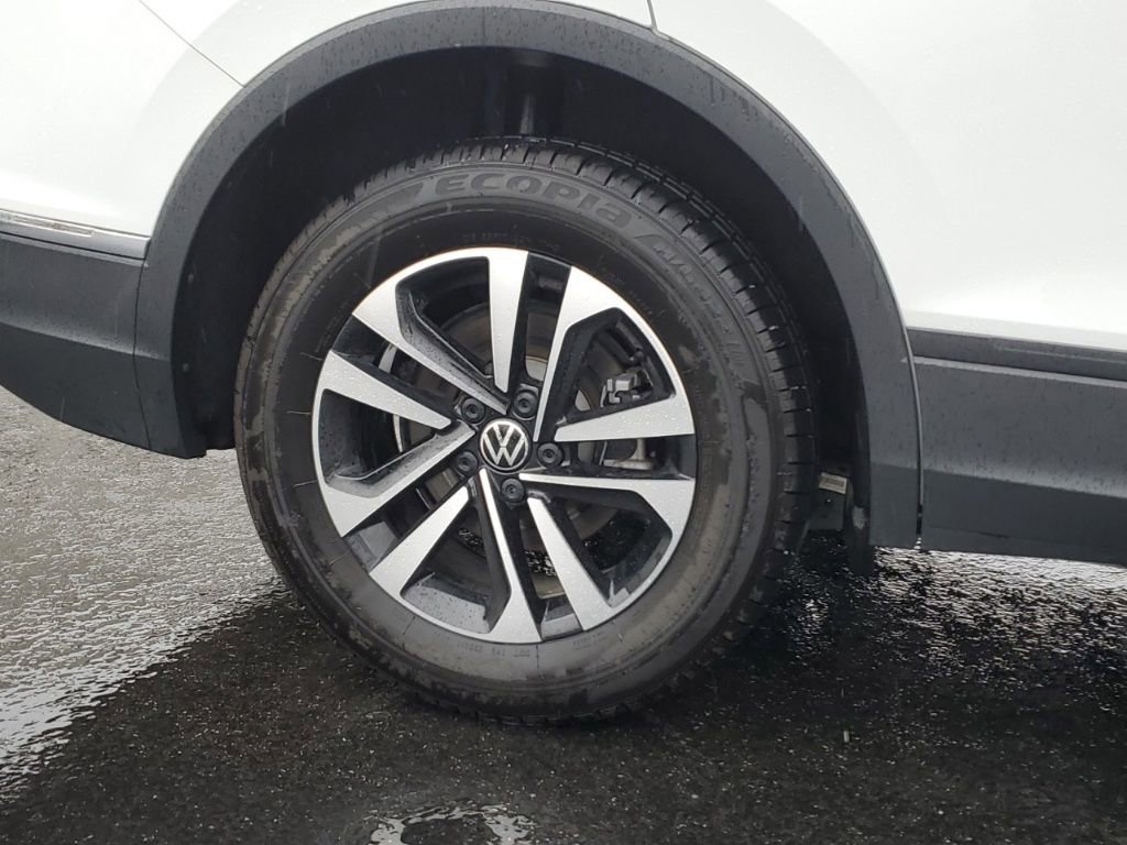 Used 2024 Volkswagen Tiguan S image 9