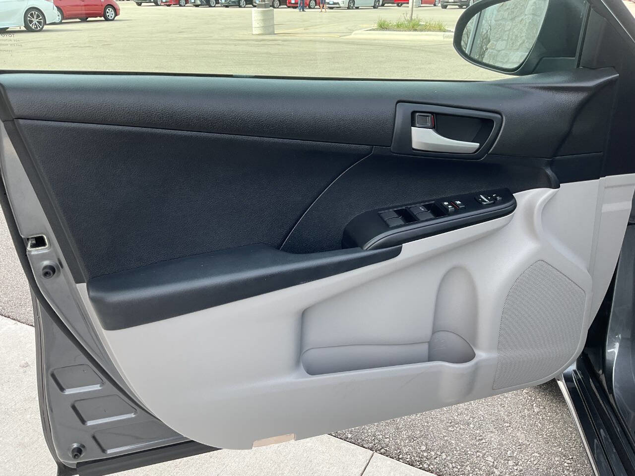 Used 2012 Toyota Camry LE FWD image 25