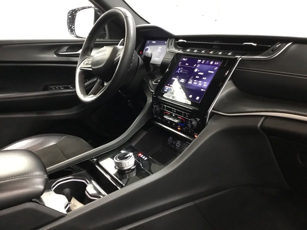 Used 2023 Jeep Grand Cherokee Altitude image 25