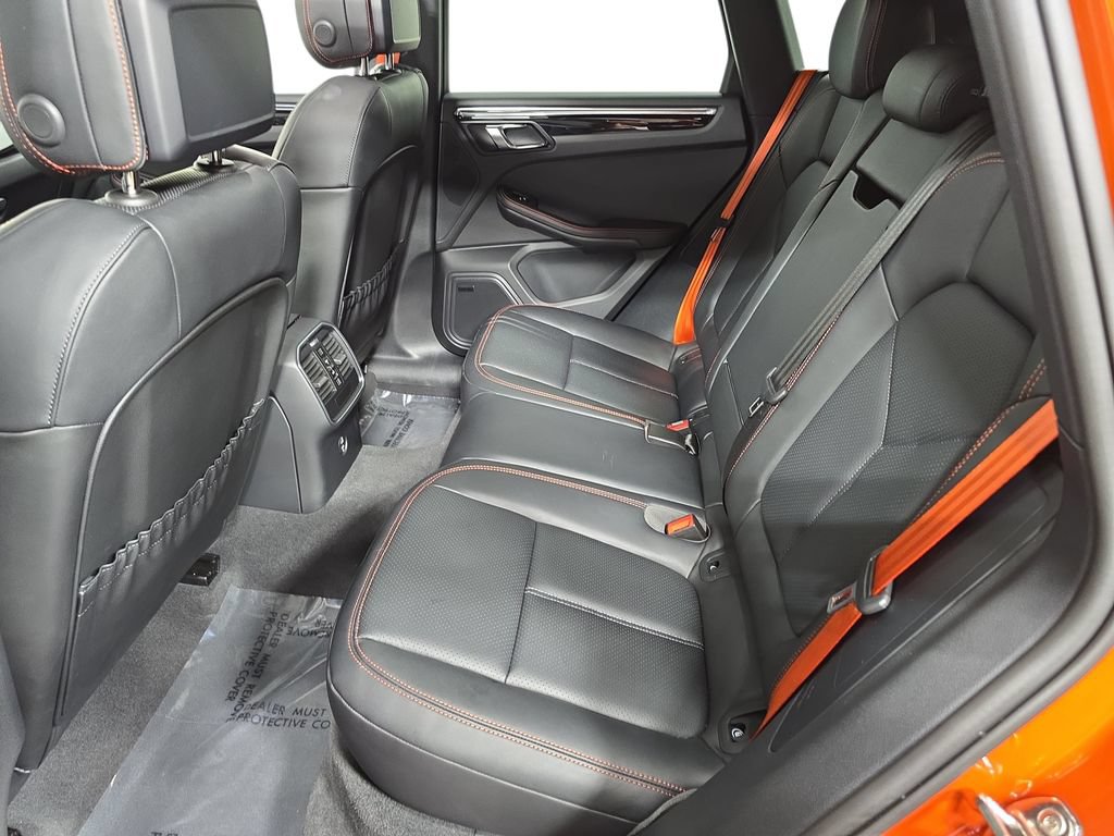 Certified 2025 Porsche Macan AWD/4WD image 24