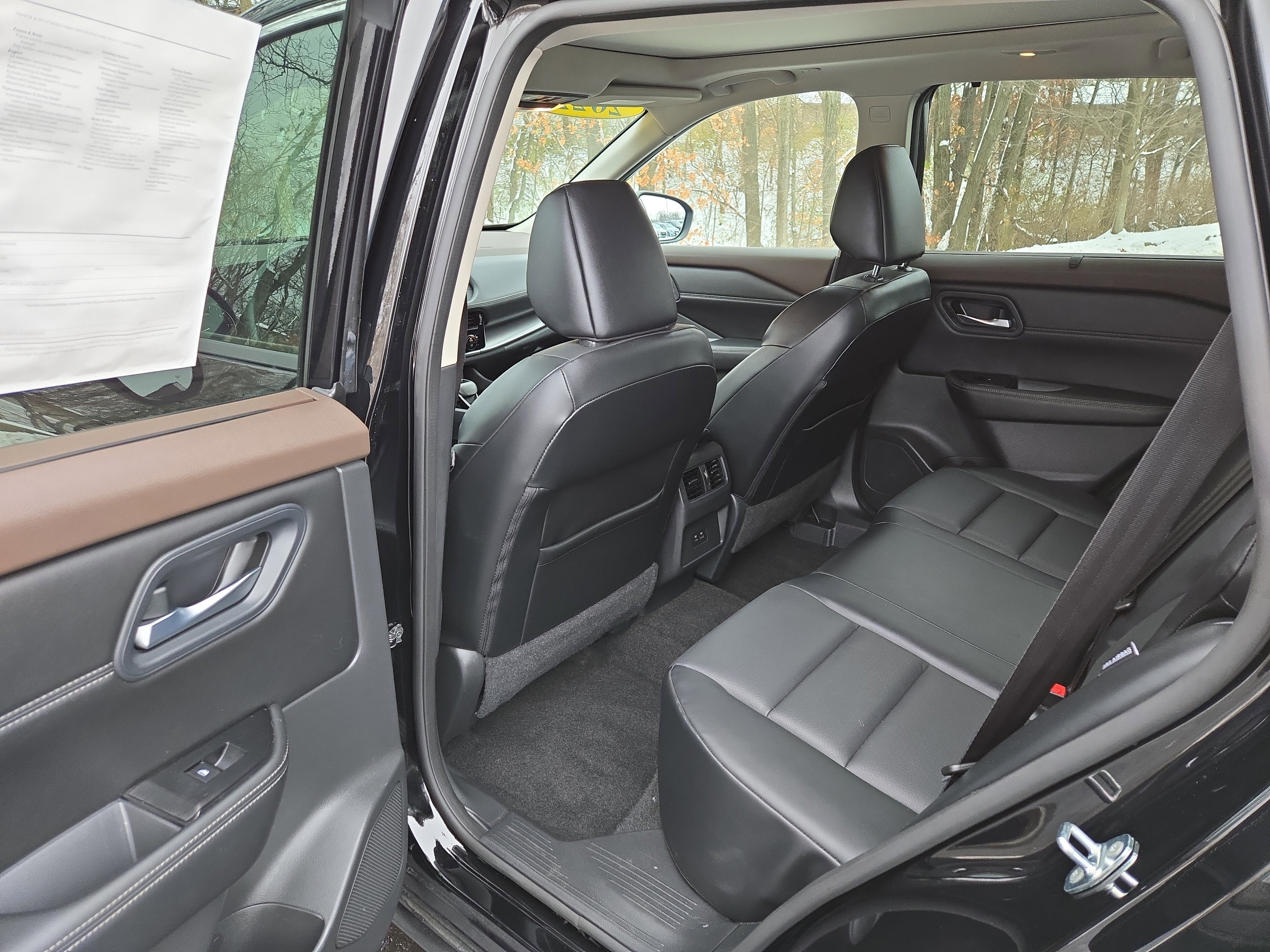 Used 2022 Nissan Rogue SV w/ SV Premium Package image 27