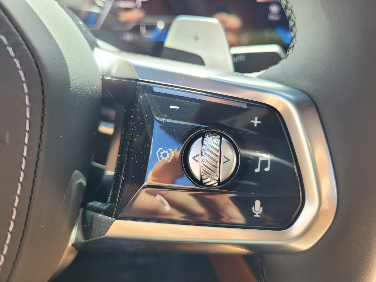 Used 2026 BMW 750e xDrive image 26