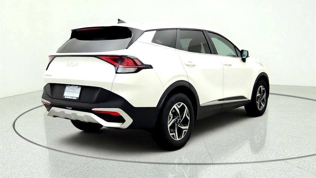 Used 2025 Kia Sportage LX FWD image 5
