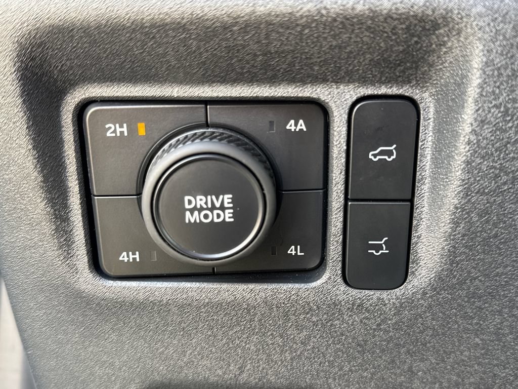 Used 2025 Ford Expedition Active AWD/4WD image 29
