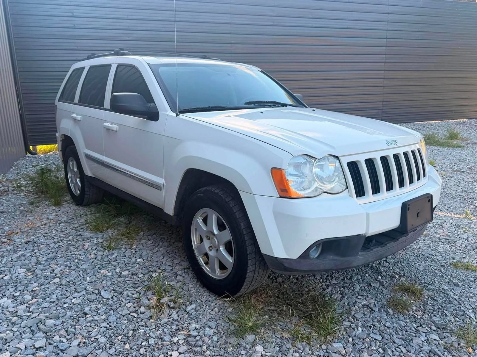 Used 2010 Jeep Grand Cherokee Laredo AWD/4WD image 3
