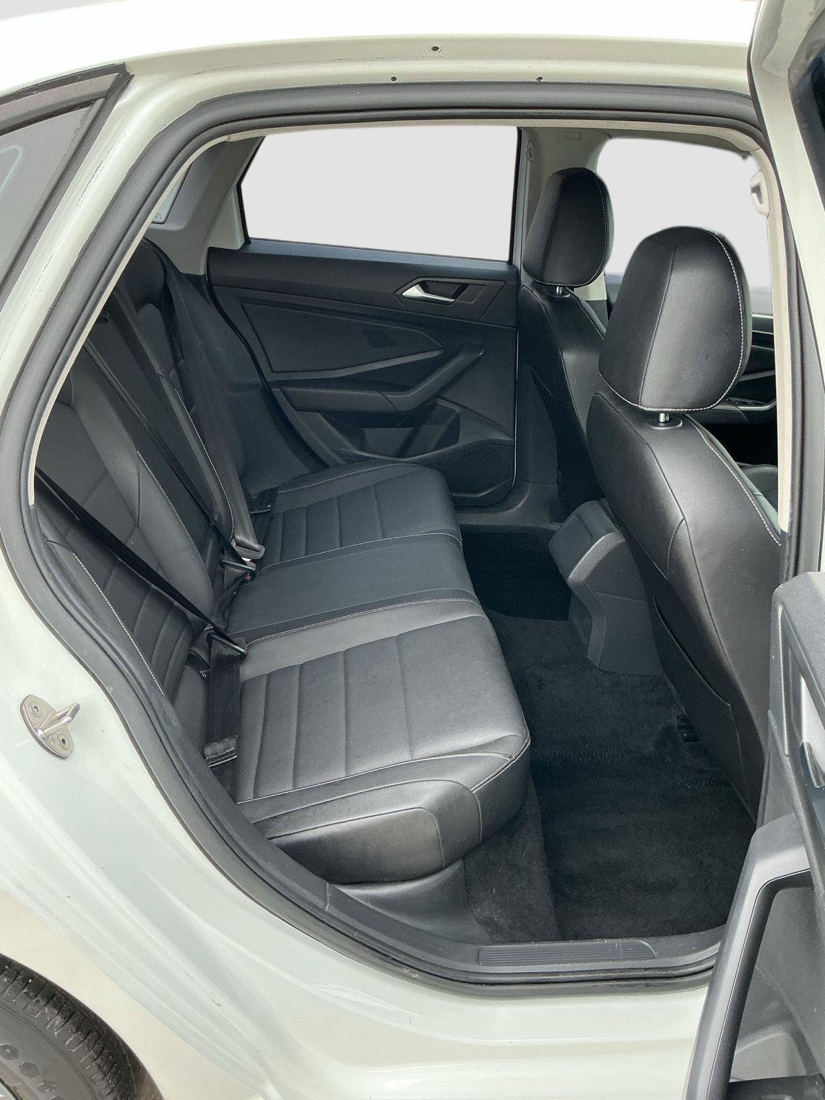 Used 2022 Volkswagen Jetta SE FWD image 22