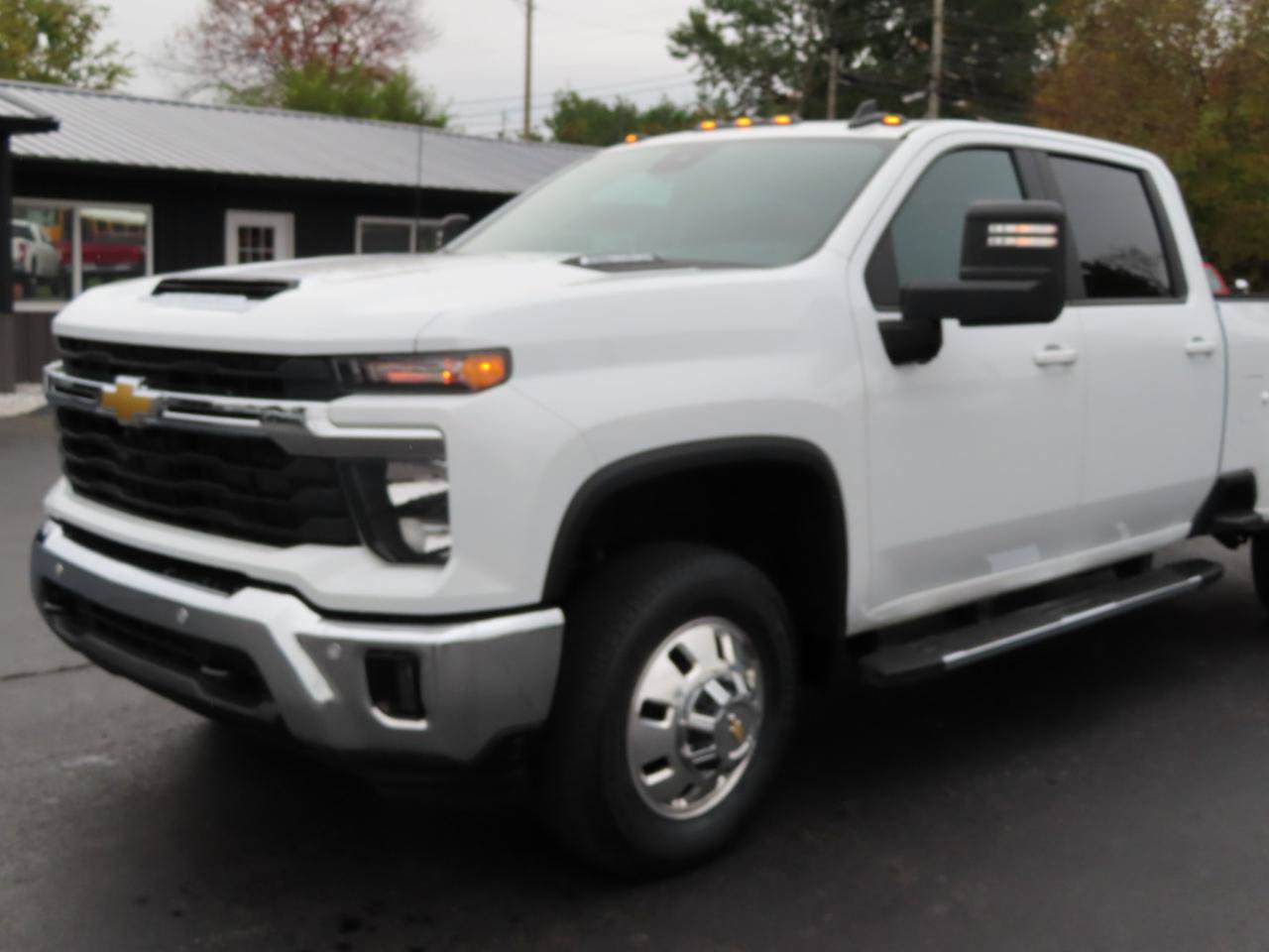 Used 2025 Chevrolet Silverado 3500 LT w/ Safety Package AWD/4WD image 10