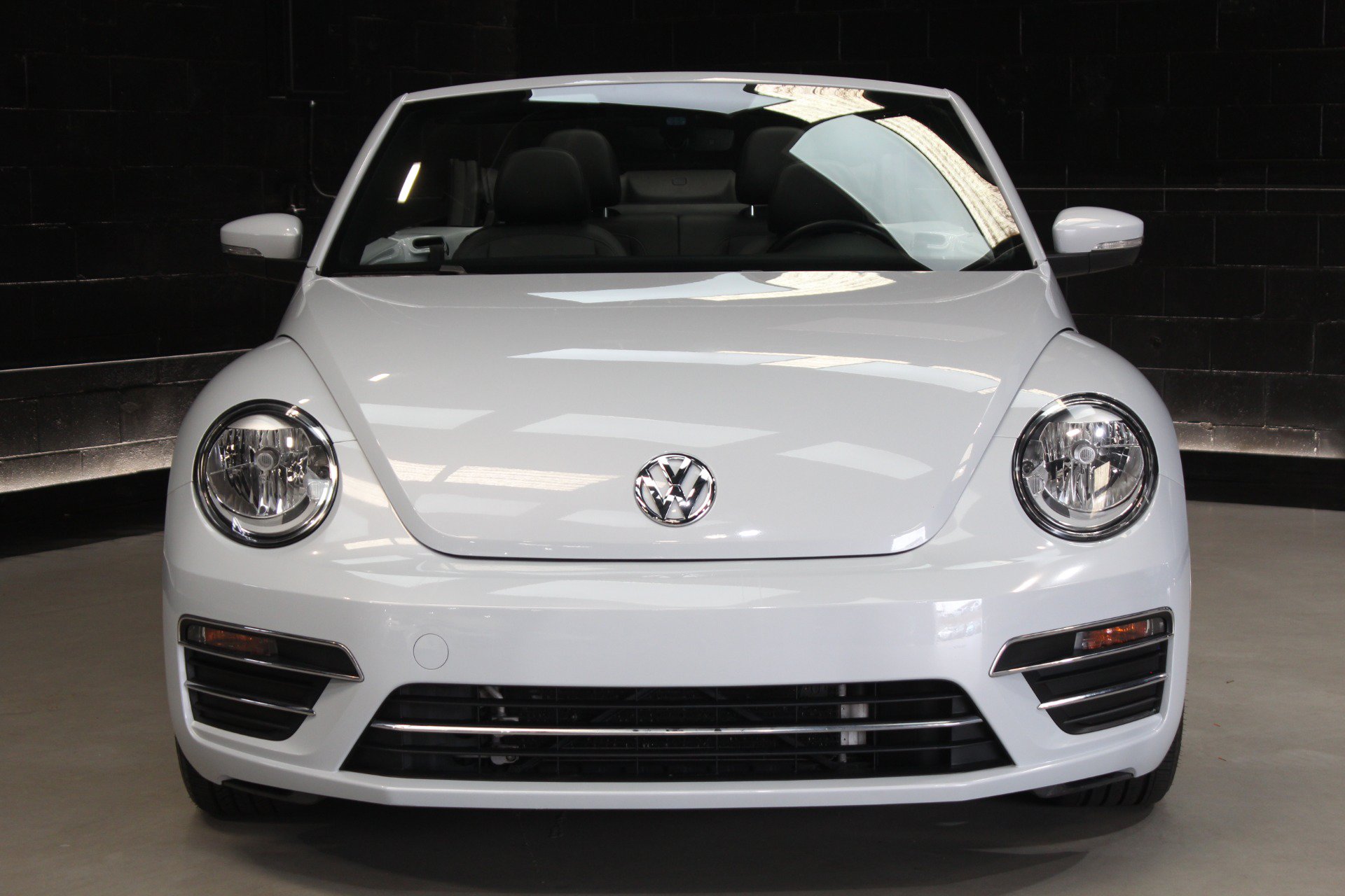 Used 2018 Volkswagen Beetle 2.0T SE FWD image 10