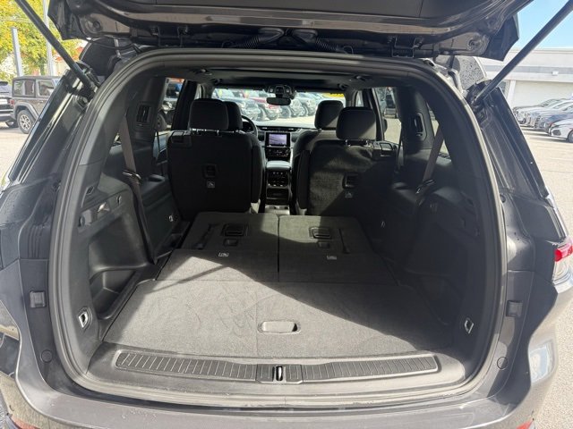 Certified 2024 Jeep Grand Cherokee L Laredo image 39