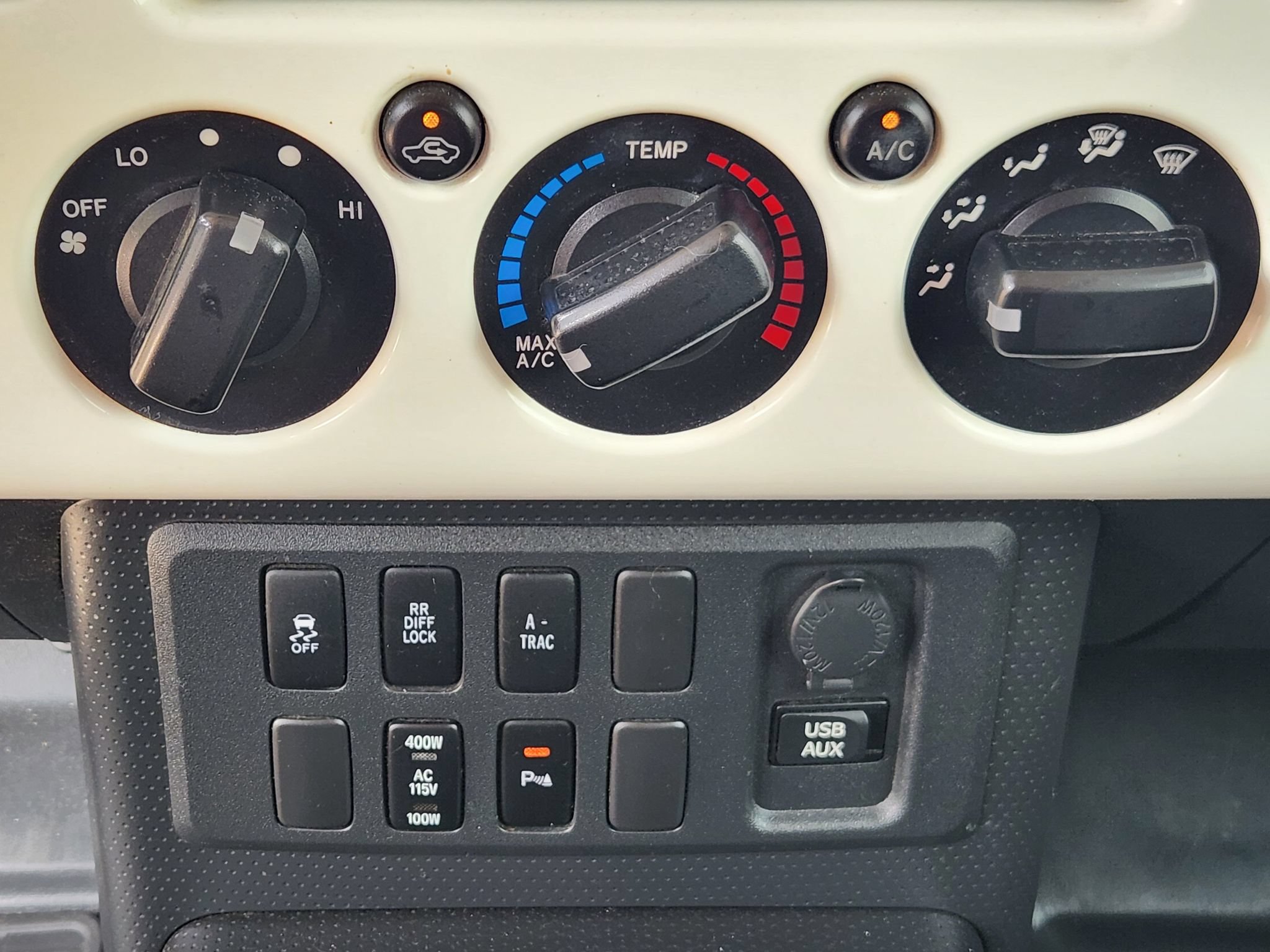 Used 2012 Toyota FJ Cruiser 4WD w/ Upgrade Pkg image 19