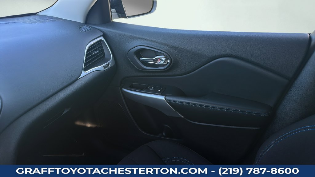 Used 2020 Jeep Cherokee Latitude AWD/4WD image 13