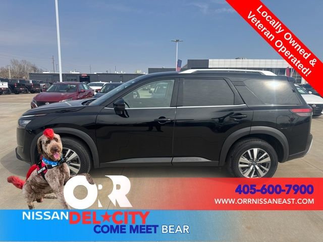 Used 2025 Nissan Pathfinder SL image 2