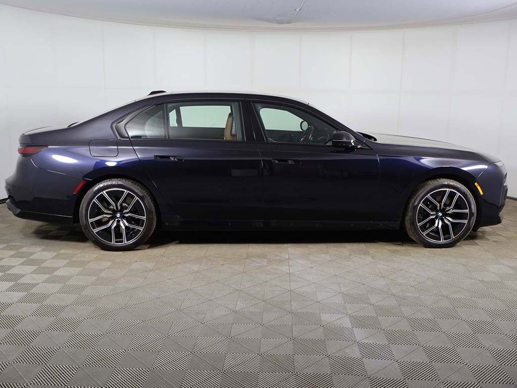 Used 2023 BMW 760i xDrive w/ Executive Package AWD/4WD image 18