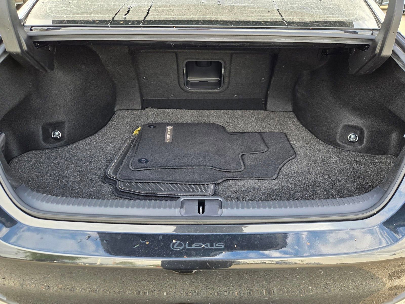 Used 2024 Lexus ES 300h w/ Premium Package image 21