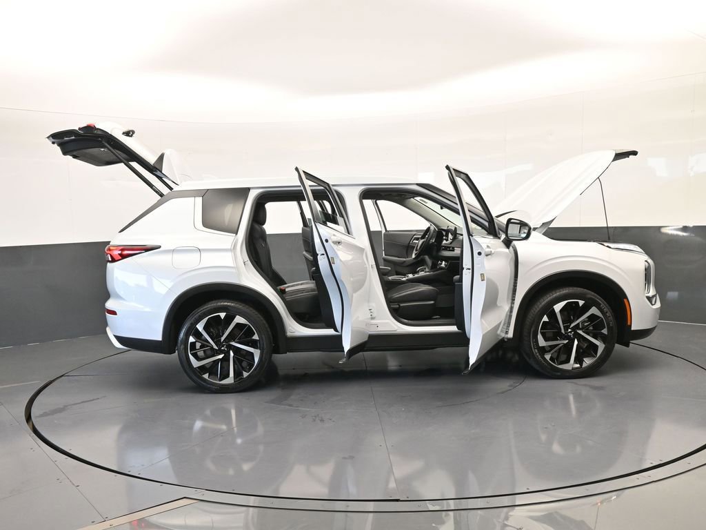 Used 2023 Mitsubishi Outlander SE image 81
