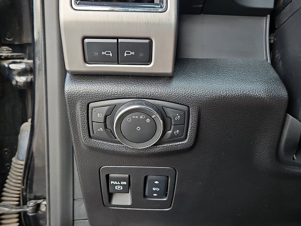 Used 2018 Ford F150 Platinum w/ Equipment Group 701A Luxury AWD/4WD image 24