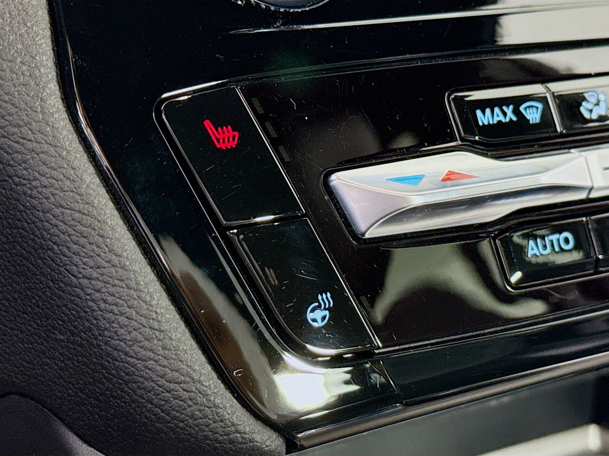 Used 2022 Ford Explorer ST image 25