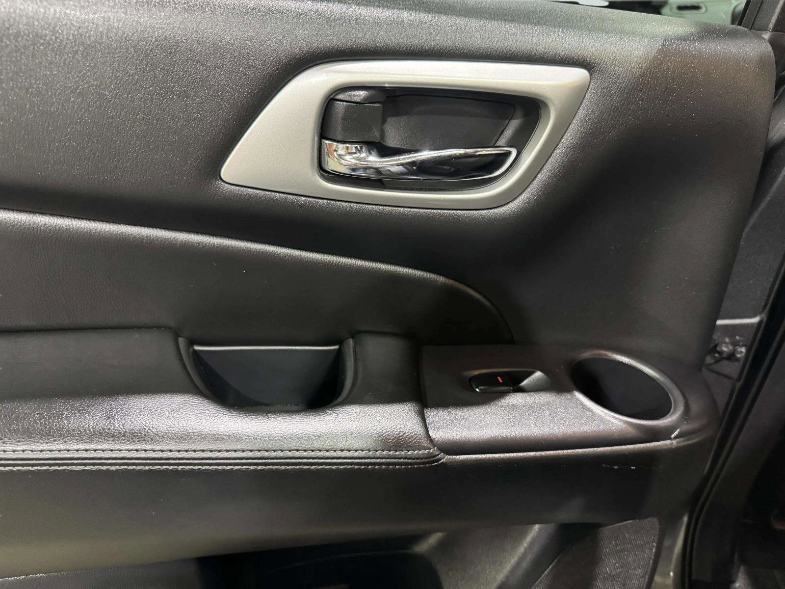 Used 2019 Nissan Pathfinder SV AWD/4WD image 43