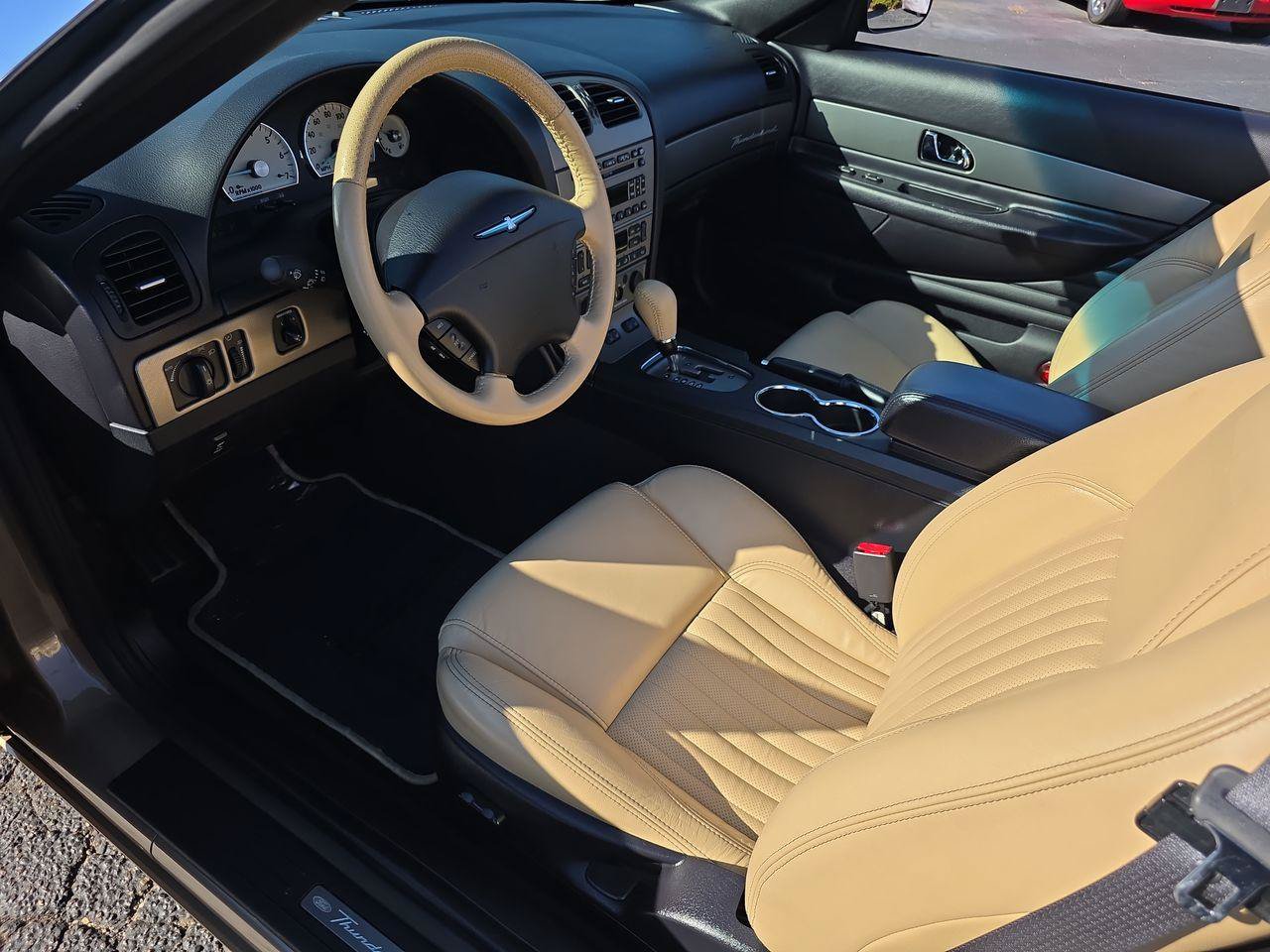 Used 2005 Ford Thunderbird RWD image 4