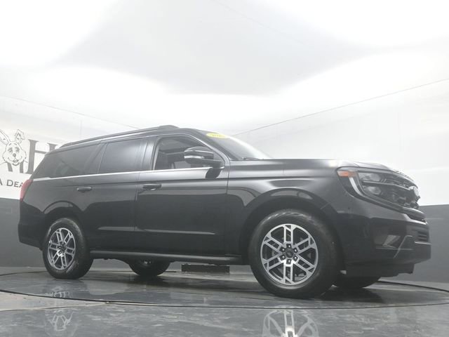 Used 2025 Ford Expedition Active AWD/4WD image 2