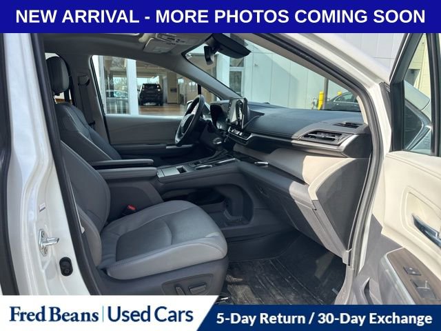Used 2024 Toyota Sienna Limited image 16