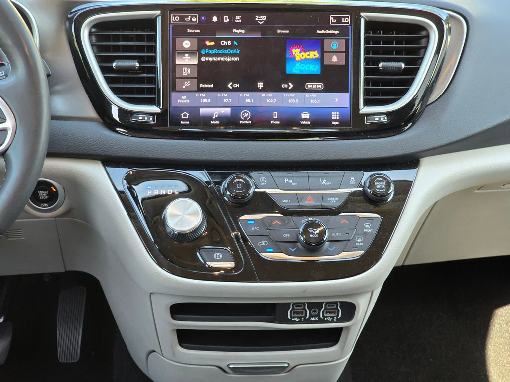 Used 2023 Chrysler Pacifica Touring-L FWD image 19