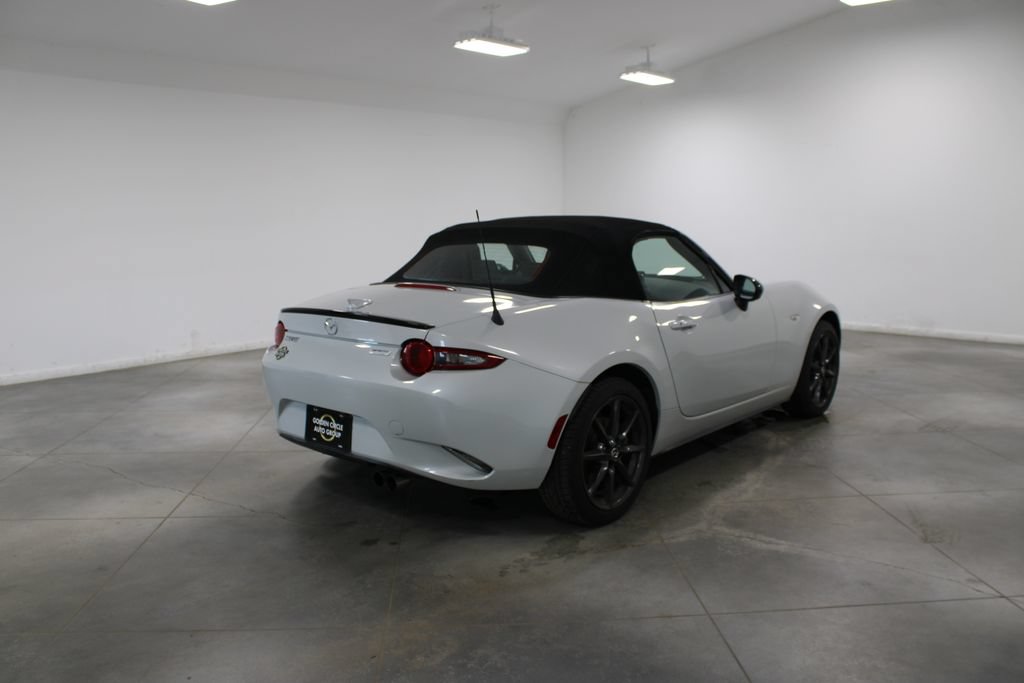 Used 2016 MAZDA MX-5 Miata Club RWD image 9