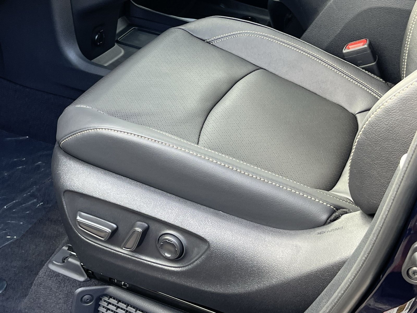 New 2026 Toyota Sienna Platinum AWD/4WD image 8