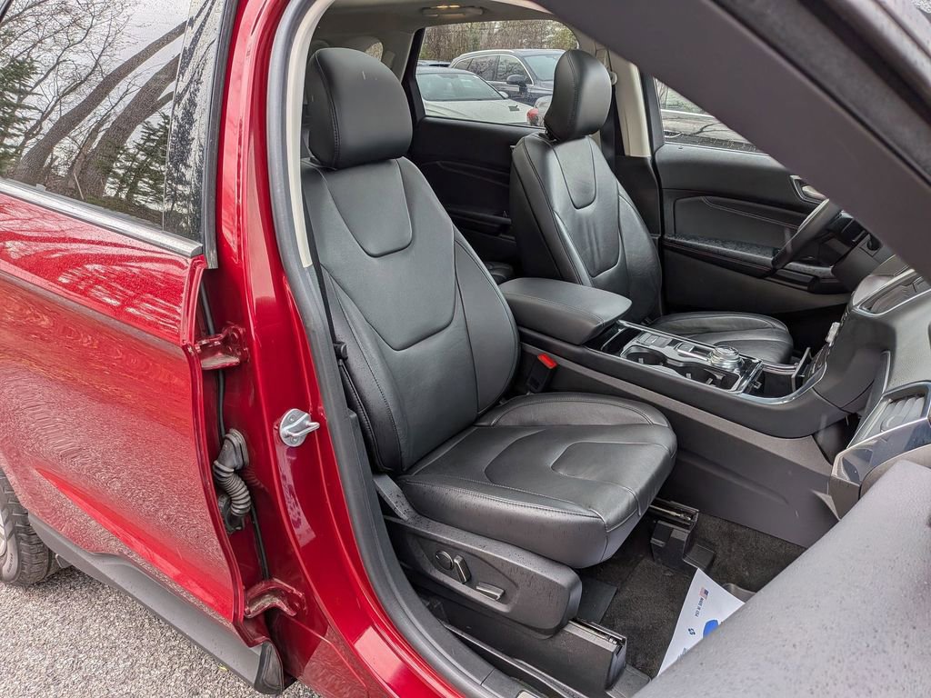 Used 2019 Ford Edge Titanium w/ Cold Weather Package AWD/4WD image 24