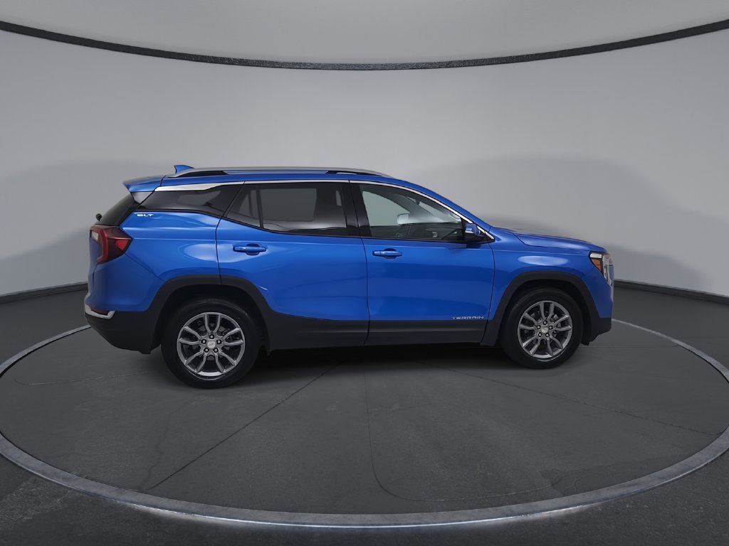 Used 2024 GMC Terrain SLT FWD image 17