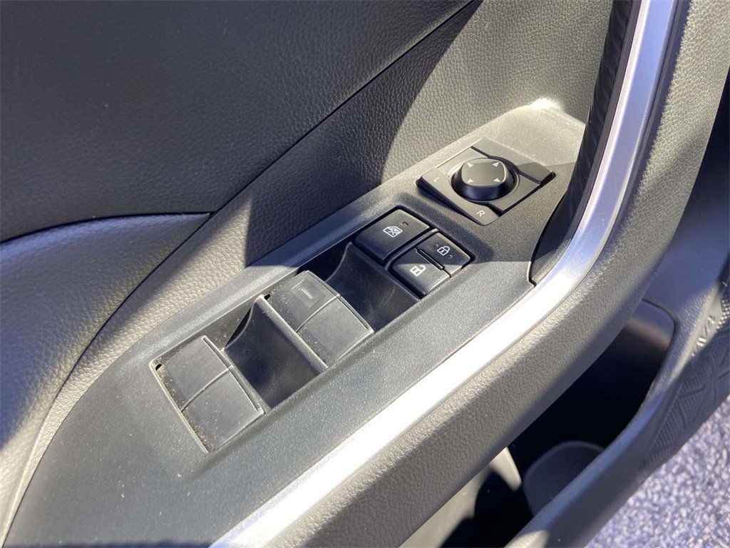 Used 2023 Toyota RAV4 LE image 17