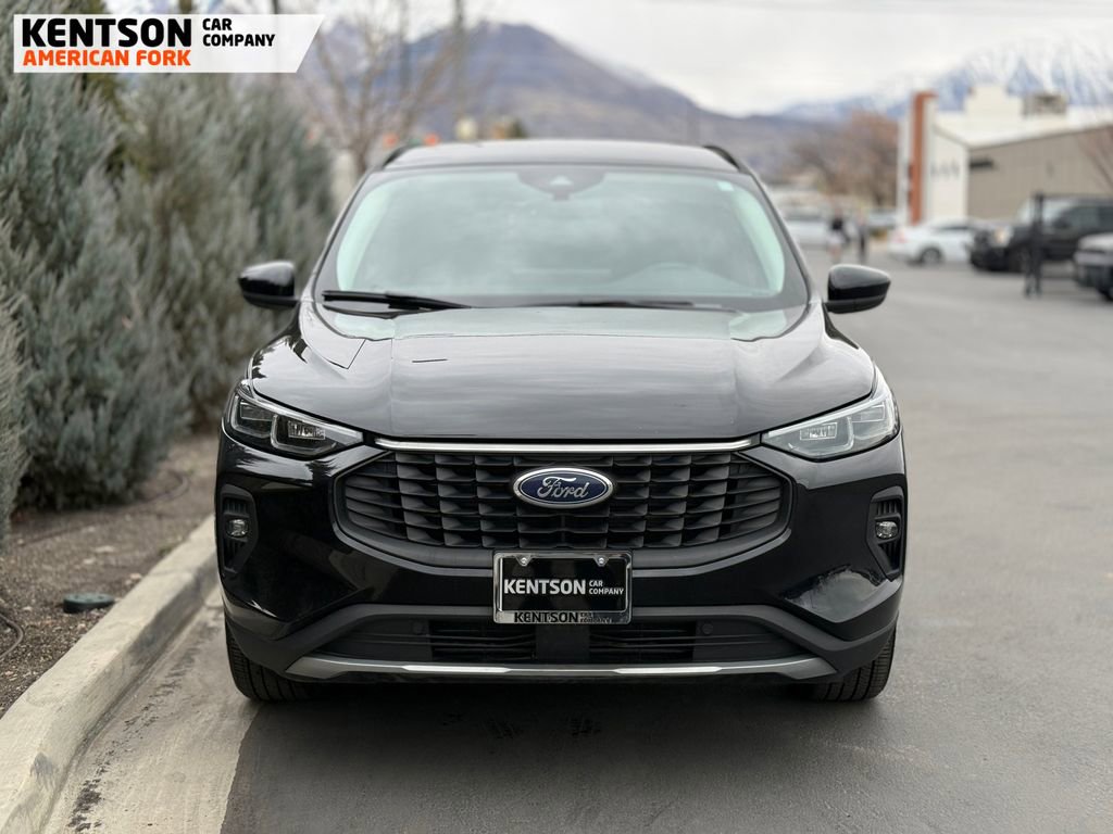 Used 2025 Ford Escape Platinum AWD/4WD image 2