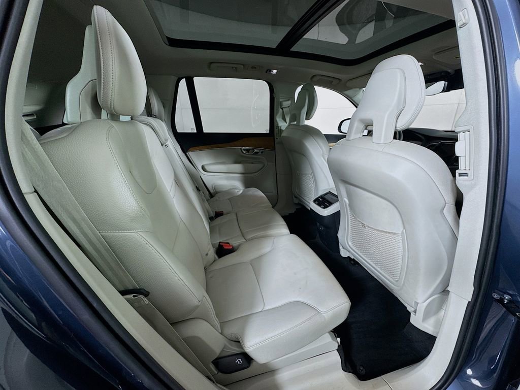 Used 2021 Volvo XC90 T6 Momentum w/ Climate Package AWD/4WD image 29