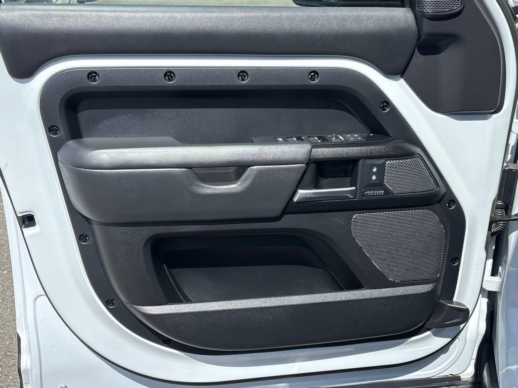 Used 2023 Land Rover Defender 110 V8 image 19