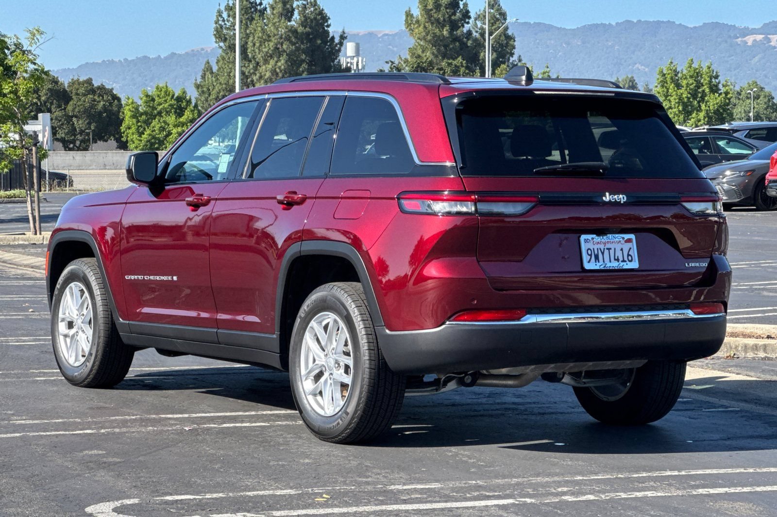 Used 2025 Jeep Grand Cherokee Laredo X w/ Luxury Tech Group I RWD image 6